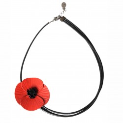 collier coquelicot en cuir rouge asymétrique