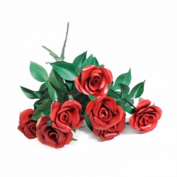 bouquet de sept roses rouges en cuir sur tige