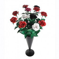 une douzaine de roses en cuir rouges, noires et blanches